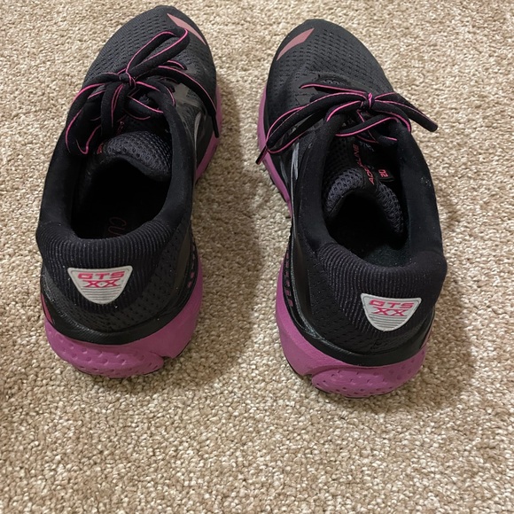 Brooks Adrenaline GTS 20 Running Shoes - Picture 3 of 8